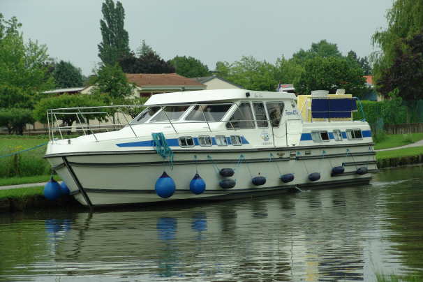 Tarpon 42 Trio Presige Bilder Hausbbot in Burgund